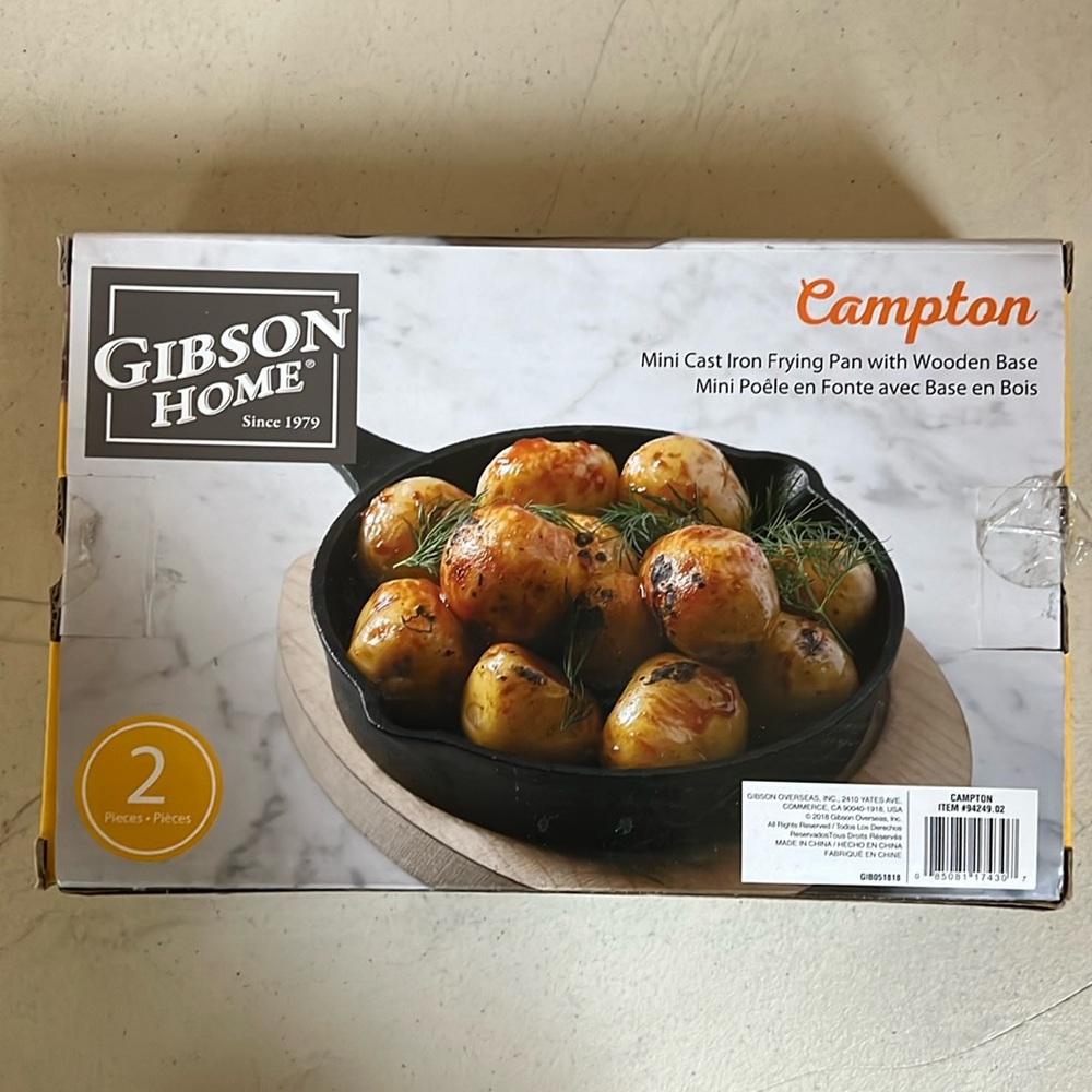 Gibson Home Campton mini cast iron frying pan with wooden base NIB